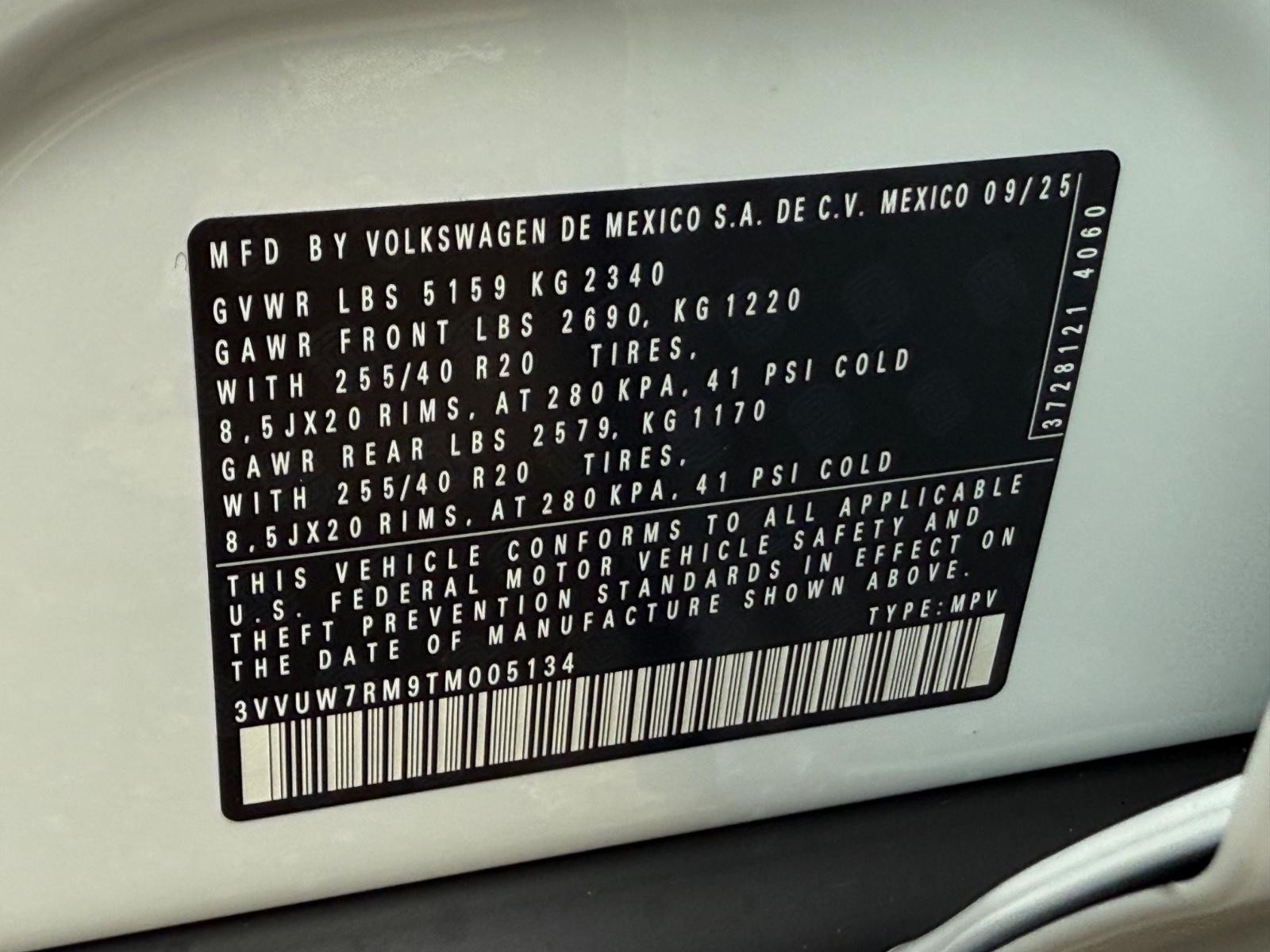 Volkswagen Tiguan Vehicle Image 17