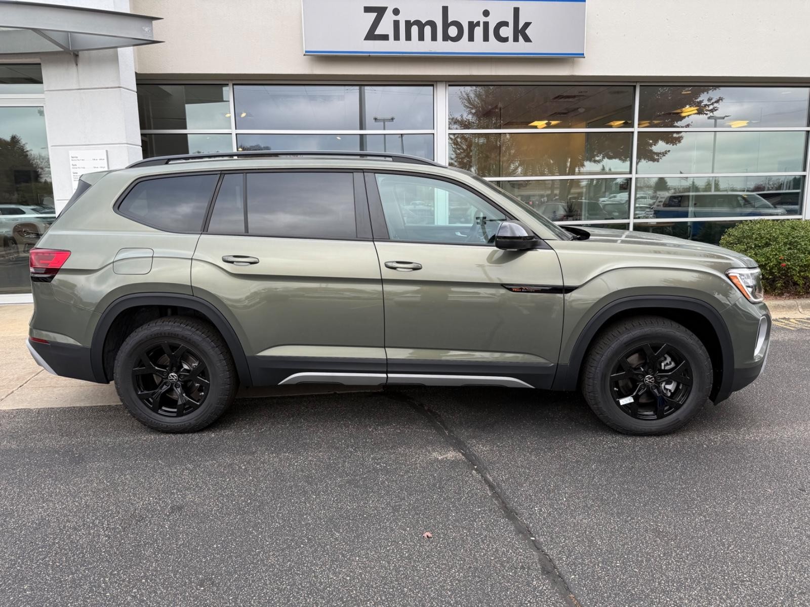 Volkswagen Atlas Vehicle Image 02