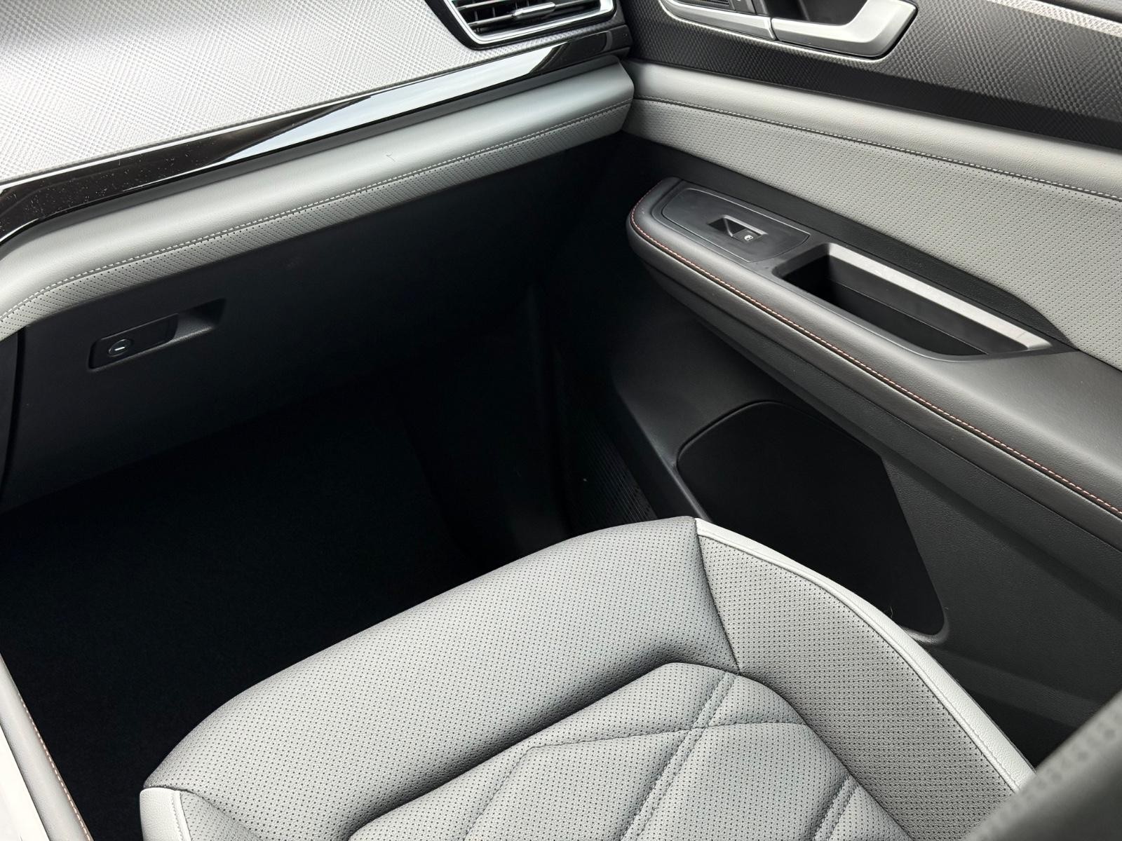 Volkswagen Atlas Vehicle Image 10