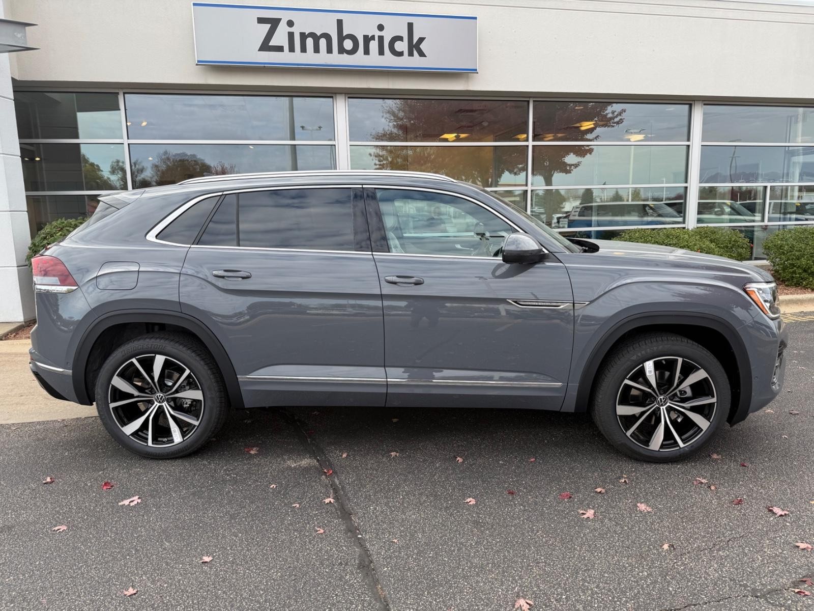 Volkswagen Atlas Cross Sport Vehicle Image 02