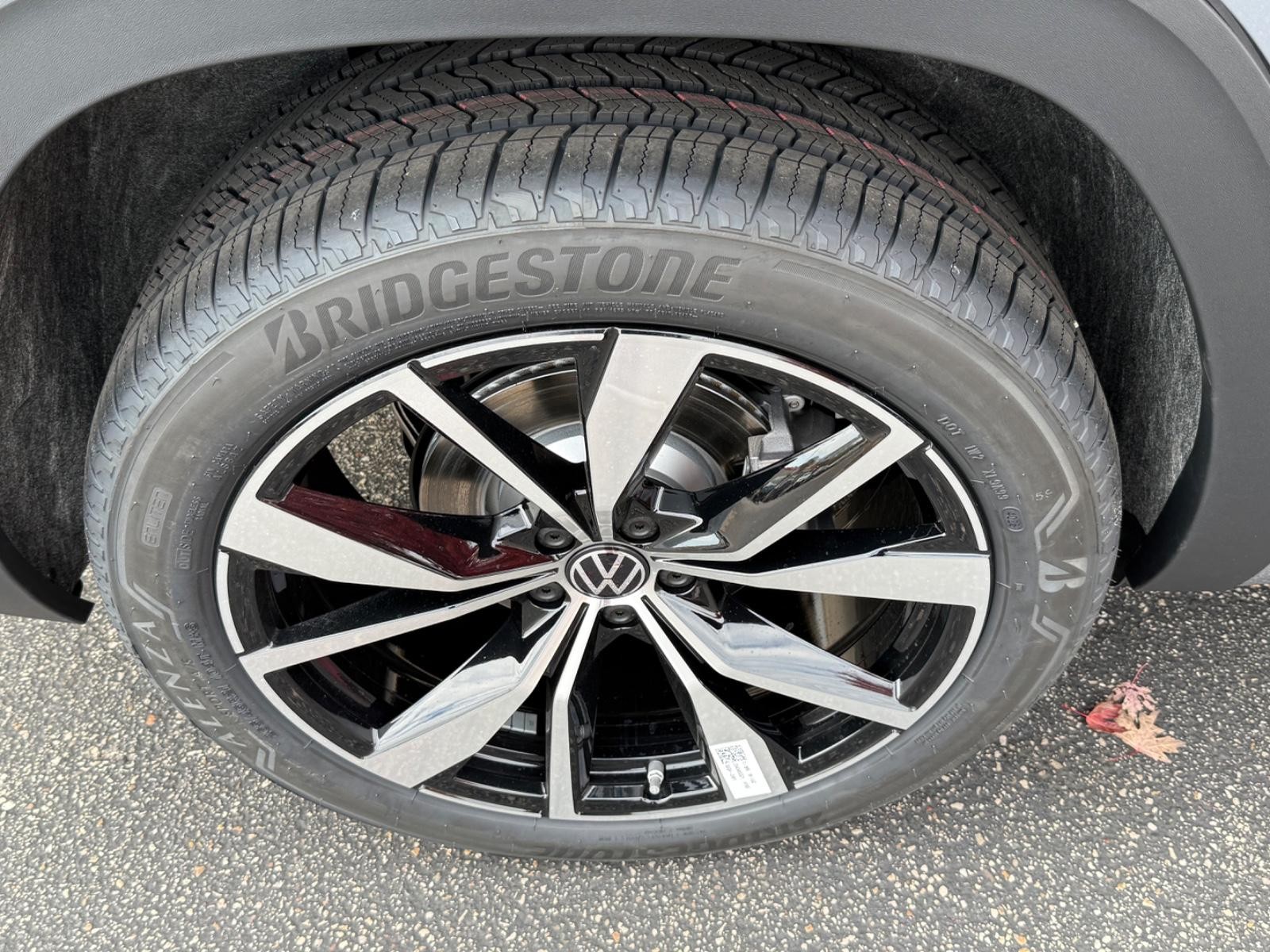 Volkswagen Atlas Cross Sport Vehicle Image 04