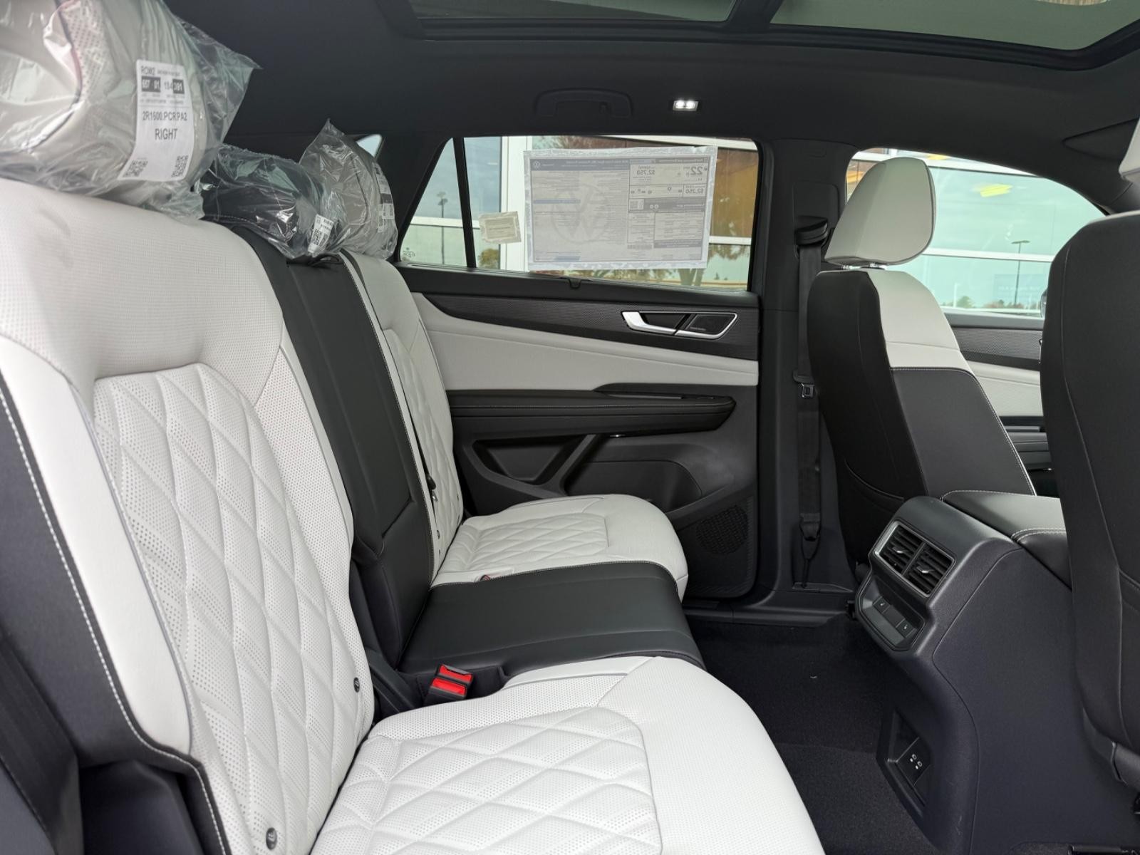 Volkswagen Atlas Cross Sport Vehicle Image 05