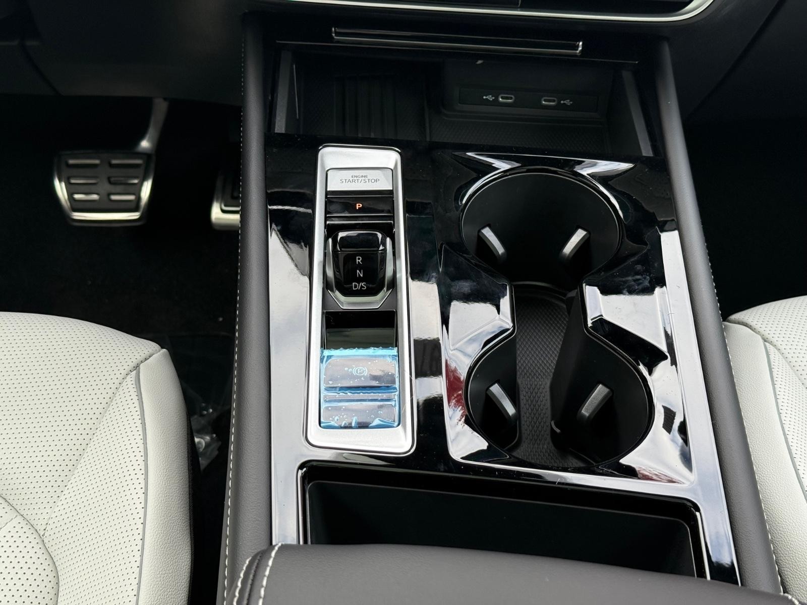 Volkswagen Atlas Cross Sport Vehicle Image 08