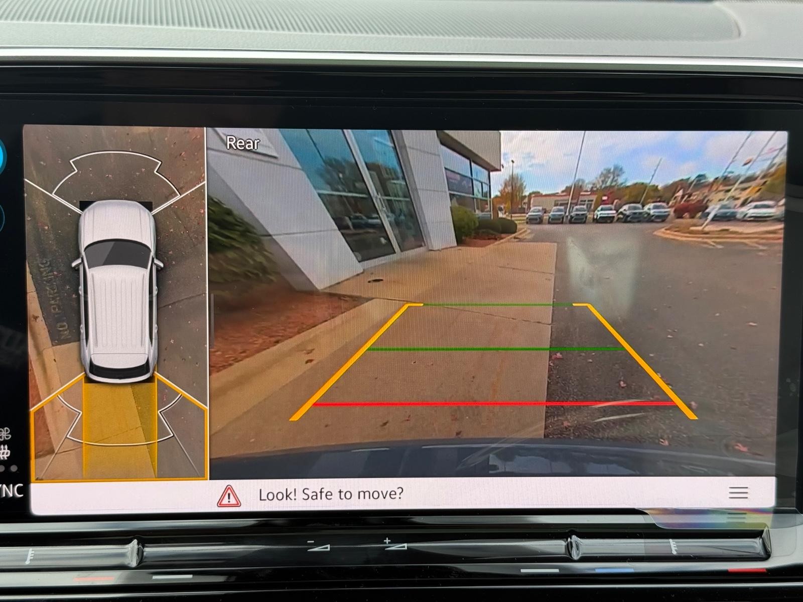 Volkswagen Atlas Cross Sport Vehicle Image 13