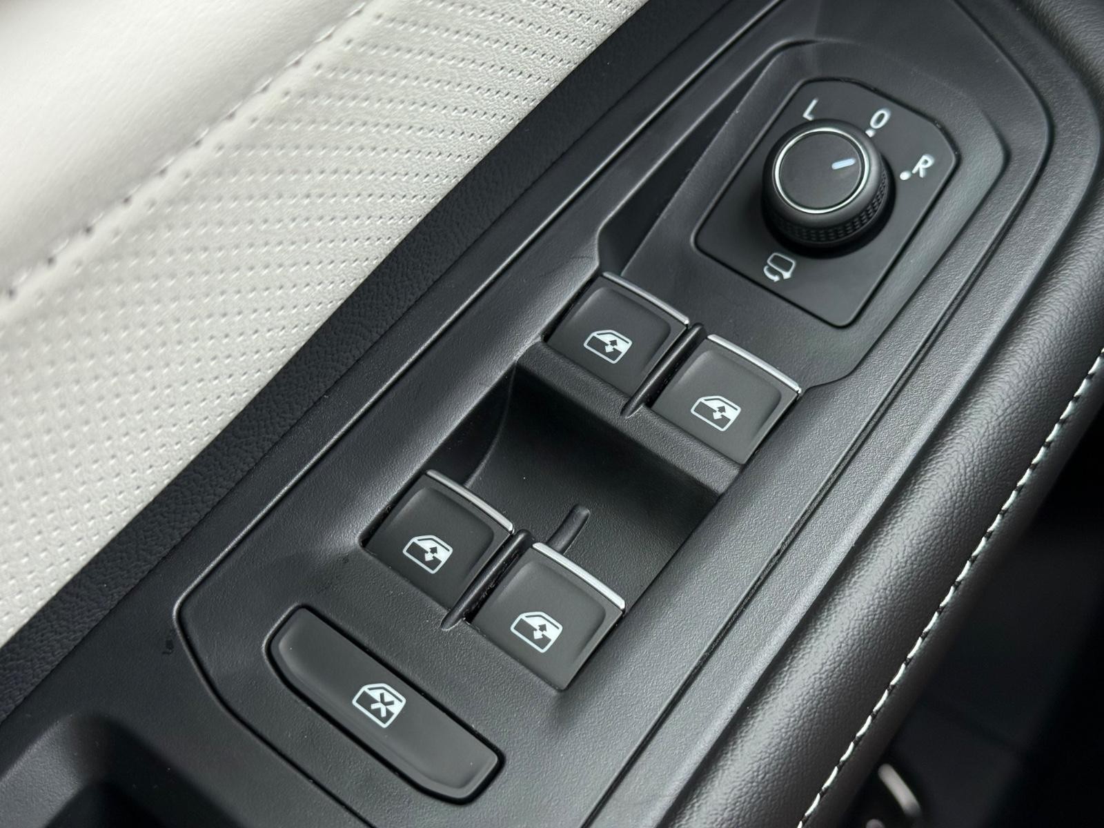 Volkswagen Atlas Cross Sport Vehicle Image 15