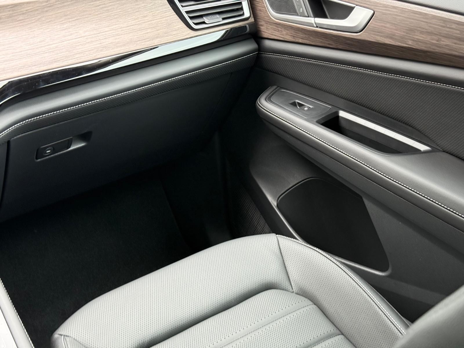 Volkswagen Atlas Vehicle Image 12