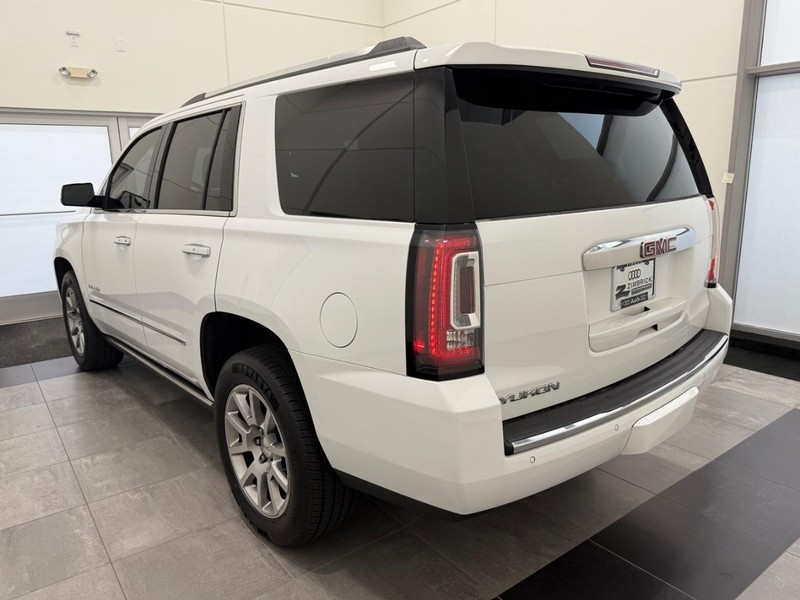 GMC Yukon Vehicle Image 4