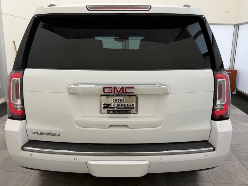 GMC Yukon Vehicle Image 5