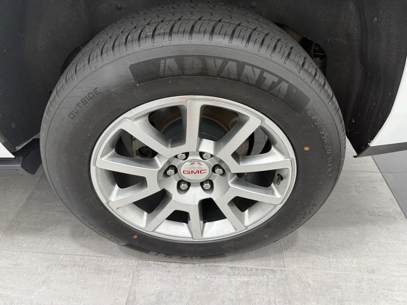 GMC Yukon Vehicle Image 6