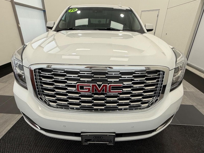 GMC Yukon Vehicle Image 8