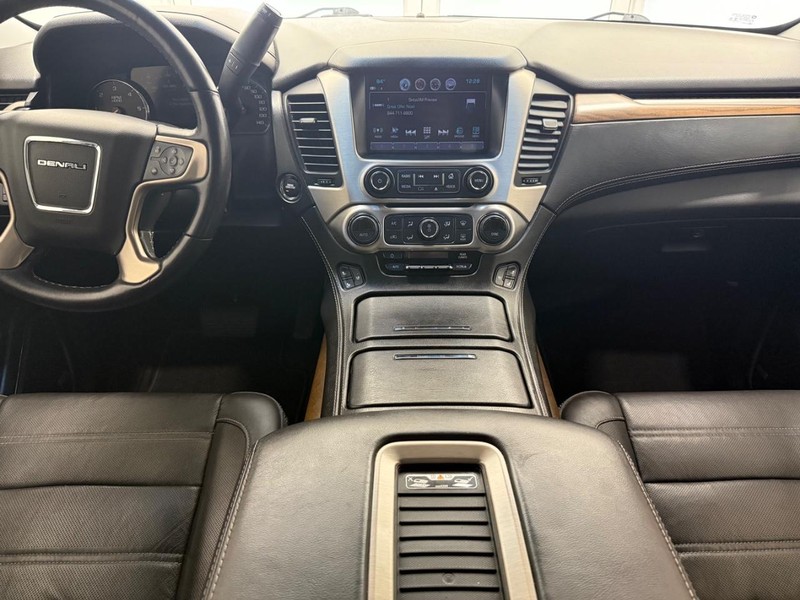 GMC Yukon Vehicle Image 11