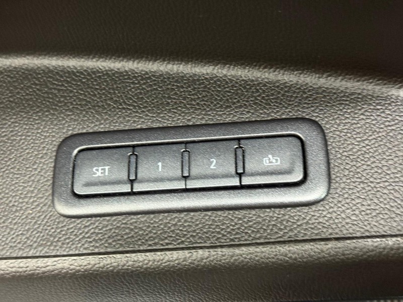 GMC Yukon Vehicle Image 15