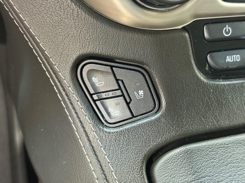 GMC Yukon Vehicle Image 18