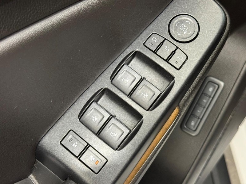 GMC Yukon Vehicle Image 21
