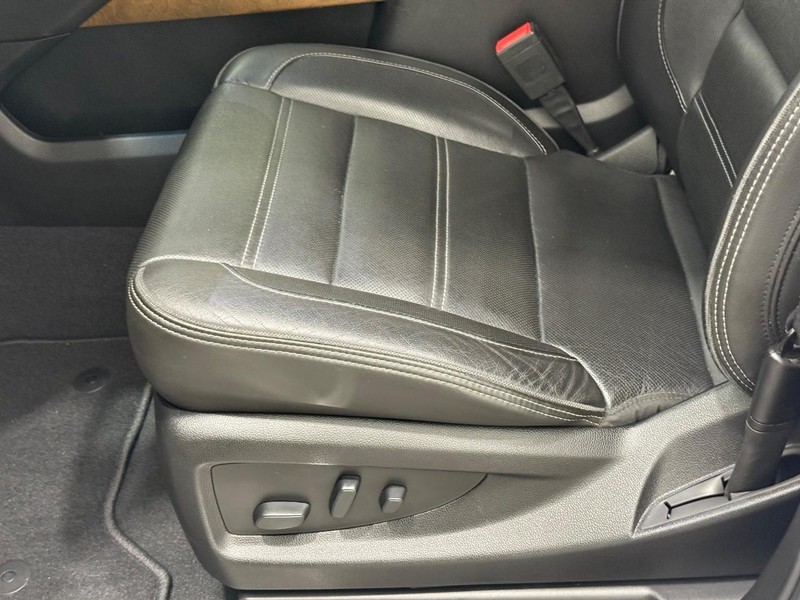 GMC Yukon Vehicle Image 22