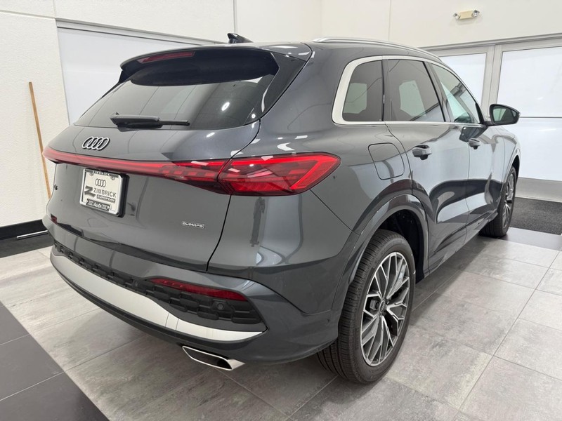 Audi Q5 Vehicle Image 2