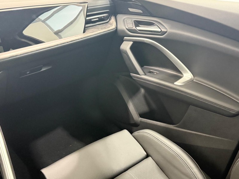 Audi Q5 Vehicle Image 8