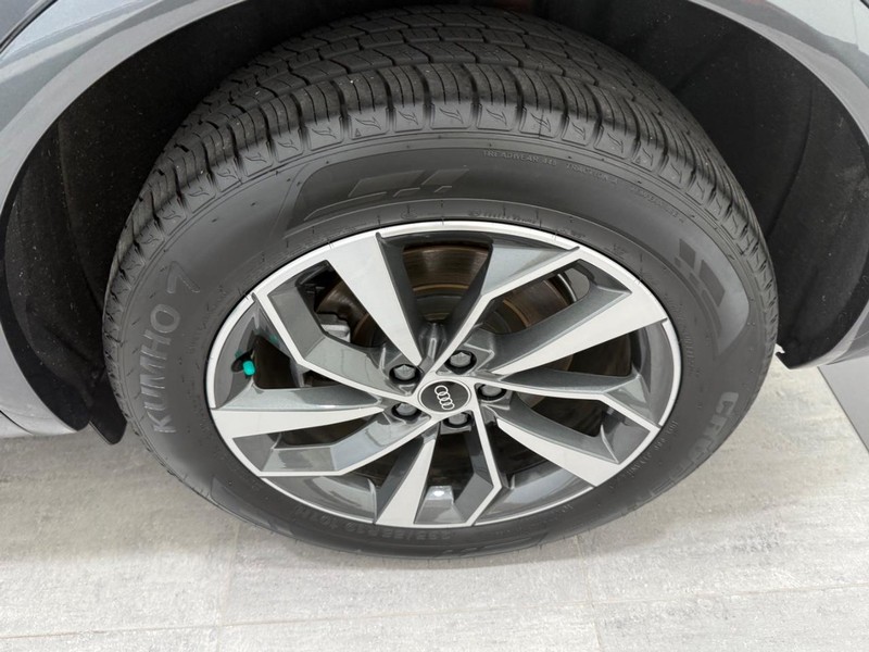 Audi Q5 Vehicle Image 5