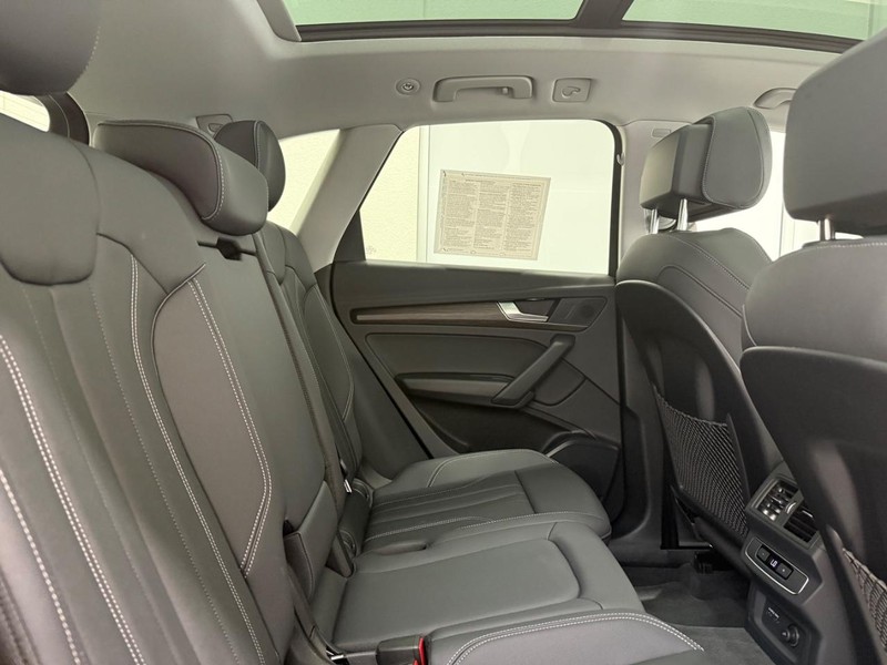 Audi Q5 Vehicle Image 8