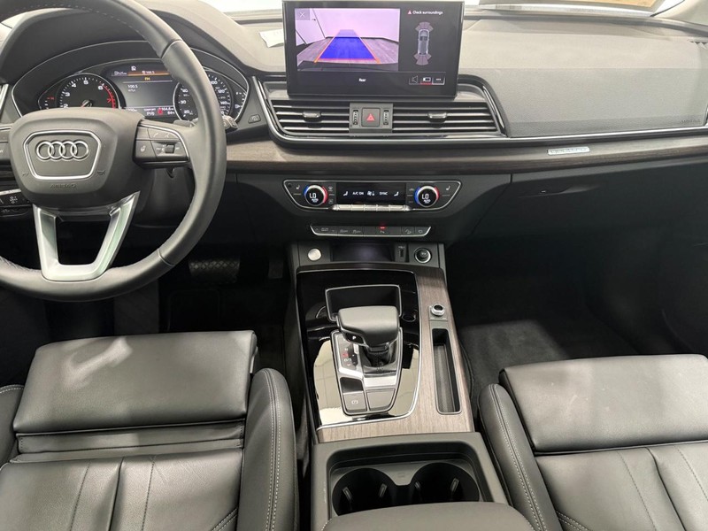 Audi Q5 Vehicle Image 9