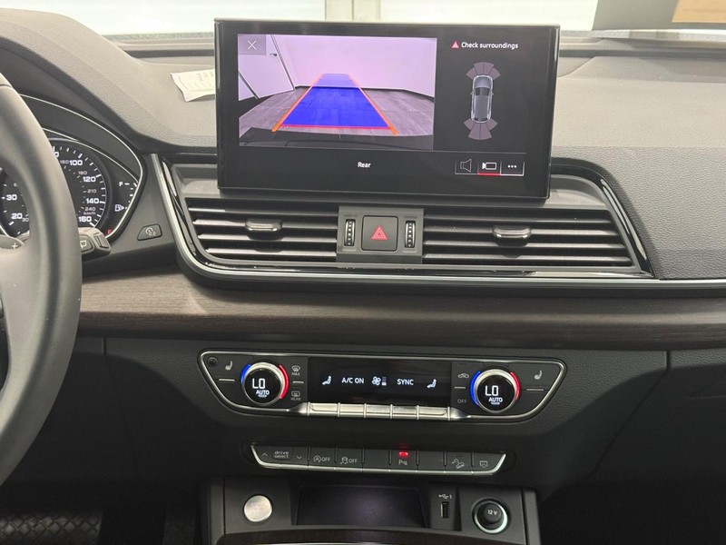 Audi Q5 Vehicle Image 10