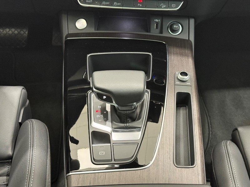 Audi Q5 Vehicle Image 11