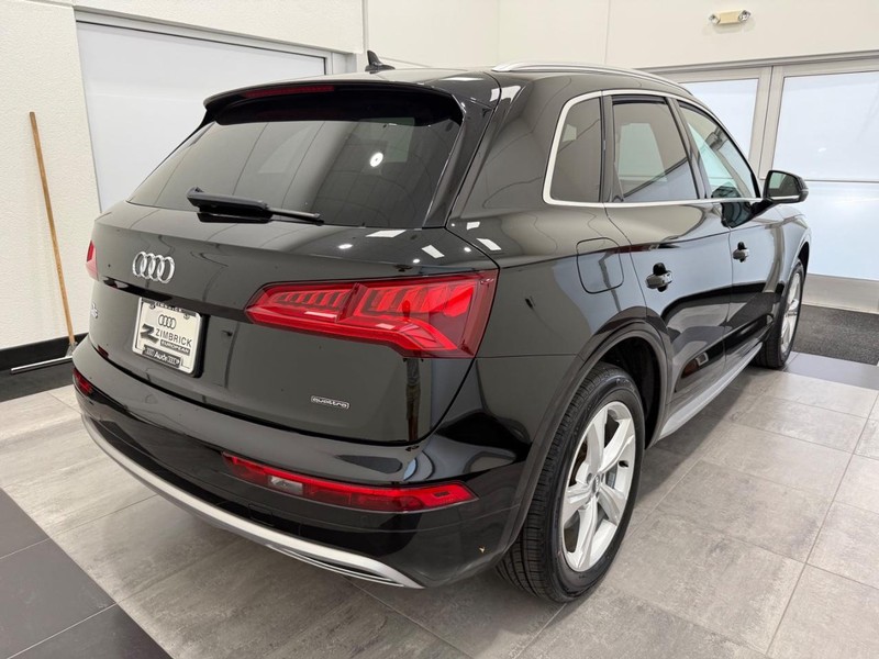 Audi Q5 Vehicle Image 2