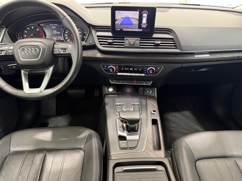 Audi Q5 Vehicle Image 9