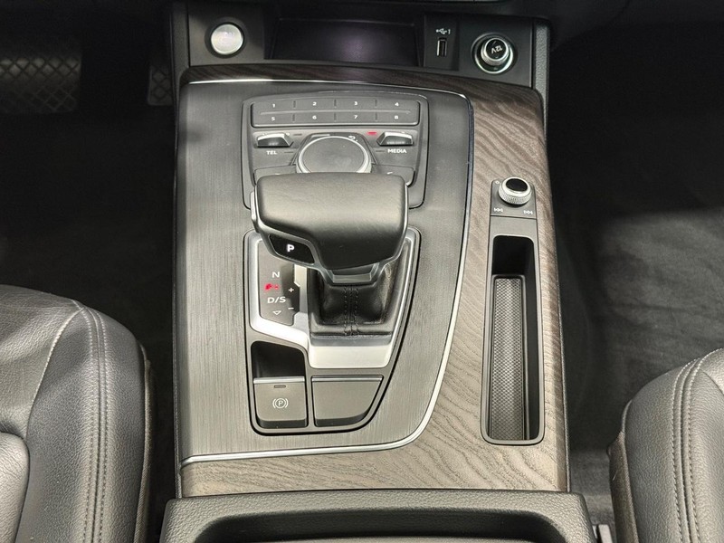 Audi Q5 Vehicle Image 11