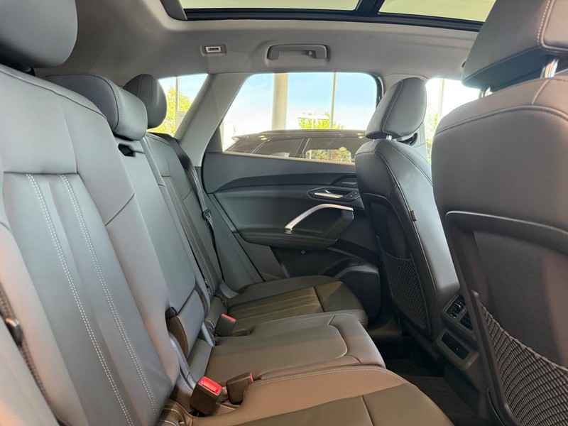 Audi Q5 Vehicle Image 4