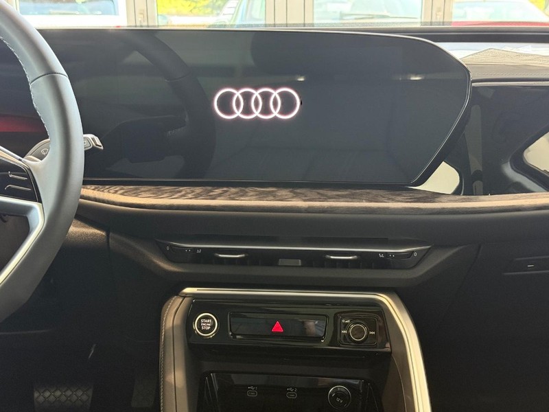 Audi Q5 Vehicle Image 6