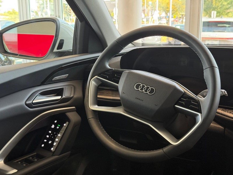 Audi Q5 Vehicle Image 8