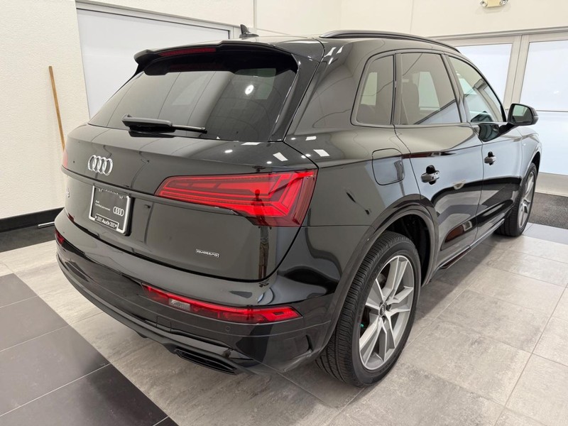 Audi Q5 Vehicle Image 2