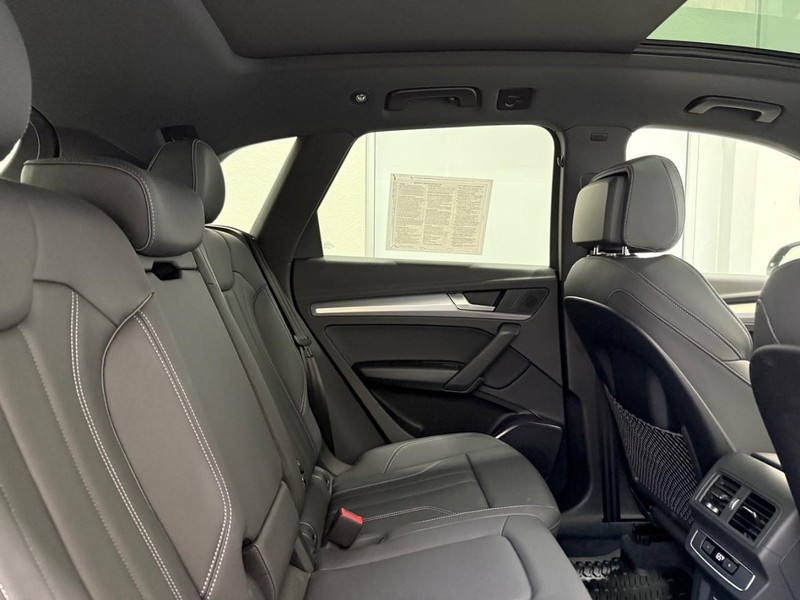 Audi Q5 Vehicle Image 8