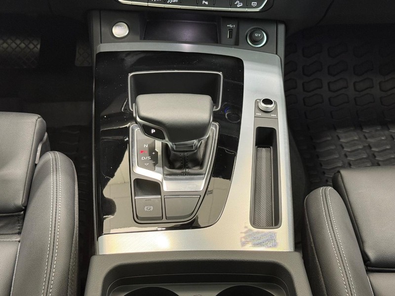 Audi Q5 Vehicle Image 11
