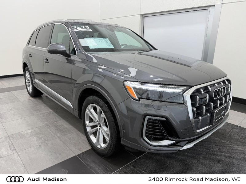 2025 Audi Q7 Premium's photo