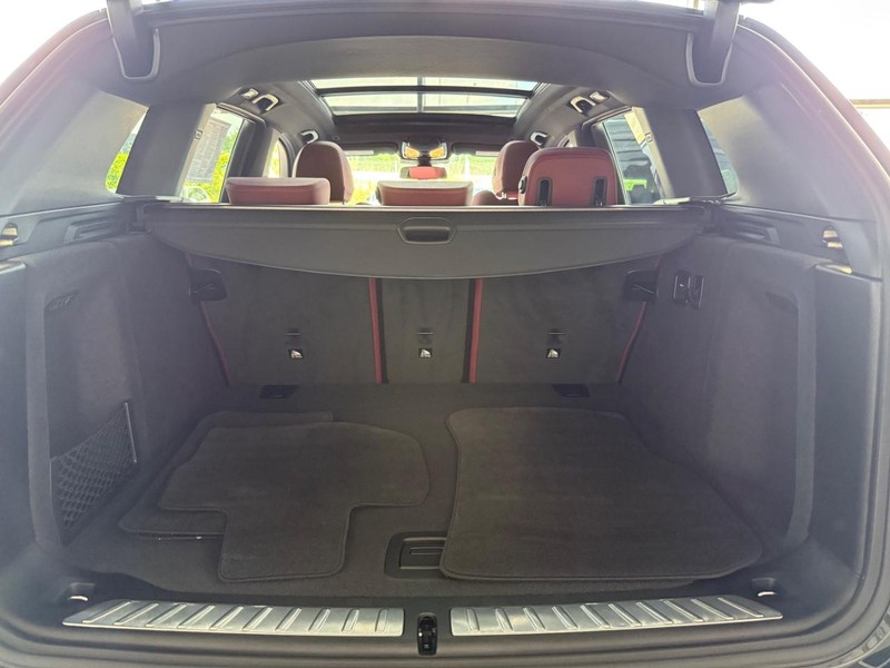 BMW X3 Vehicle Full-screen Gallery Image 4