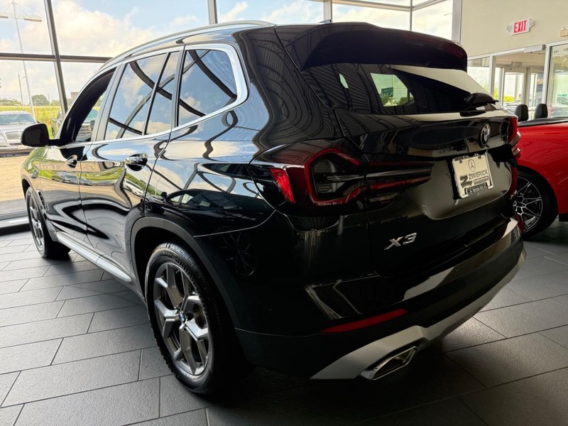 BMW X3 Vehicle Full-screen Gallery Image 5