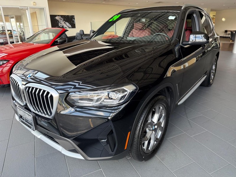 BMW X3 Vehicle Full-screen Gallery Image 7
