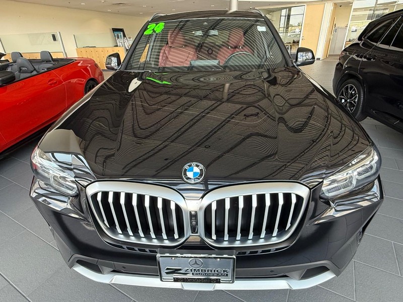 BMW X3 Vehicle Full-screen Gallery Image 8