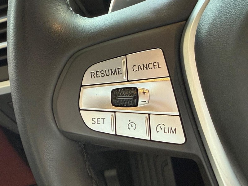 BMW X3 Vehicle Full-screen Gallery Image 16