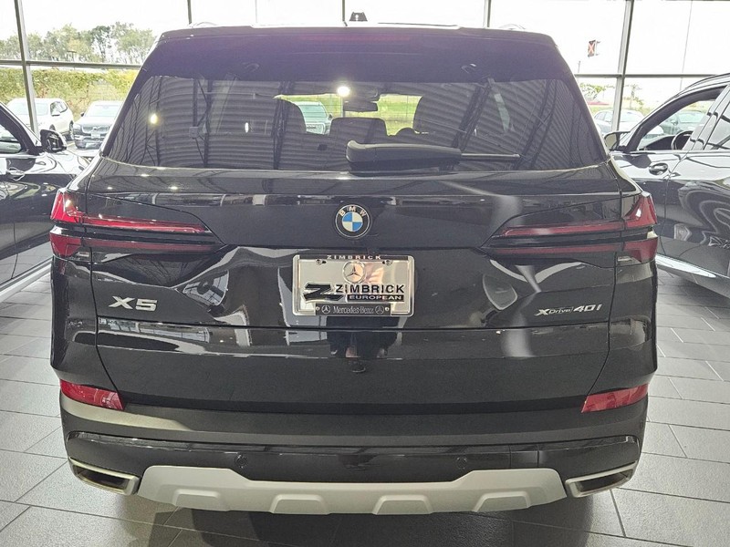 BMW X5 Vehicle Full-screen Gallery Image 3
