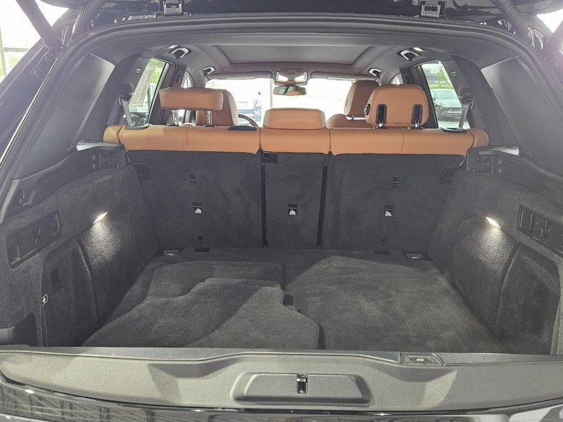BMW X5 Vehicle Full-screen Gallery Image 4