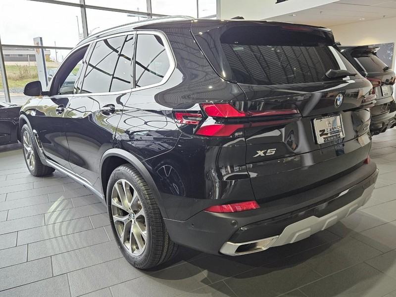 BMW X5 Vehicle Full-screen Gallery Image 5