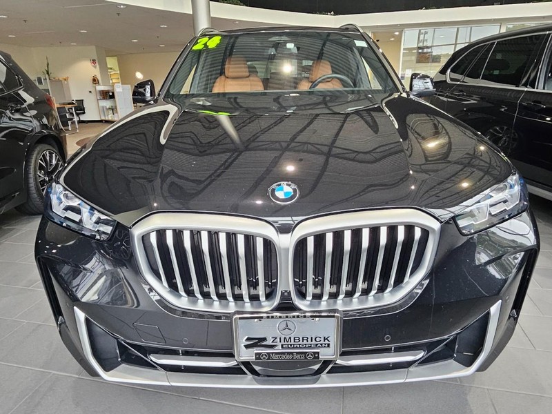 BMW X5 Vehicle Full-screen Gallery Image 8