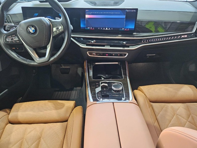 BMW X5 Vehicle Full-screen Gallery Image 10