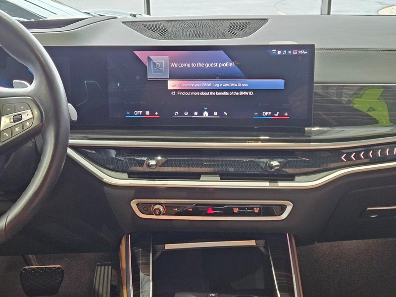 BMW X5 Vehicle Full-screen Gallery Image 11