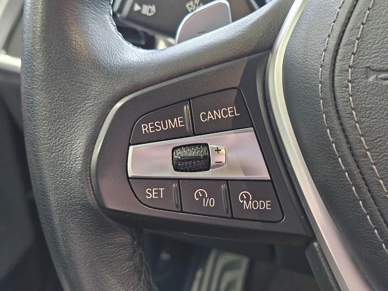 BMW X5 Vehicle Full-screen Gallery Image 17