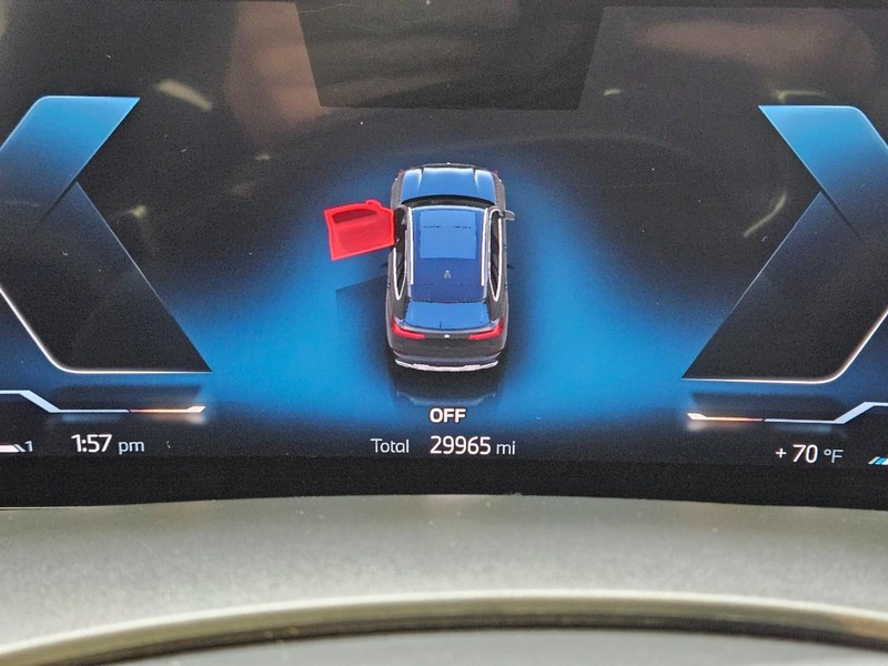 BMW X5 Vehicle Full-screen Gallery Image 19