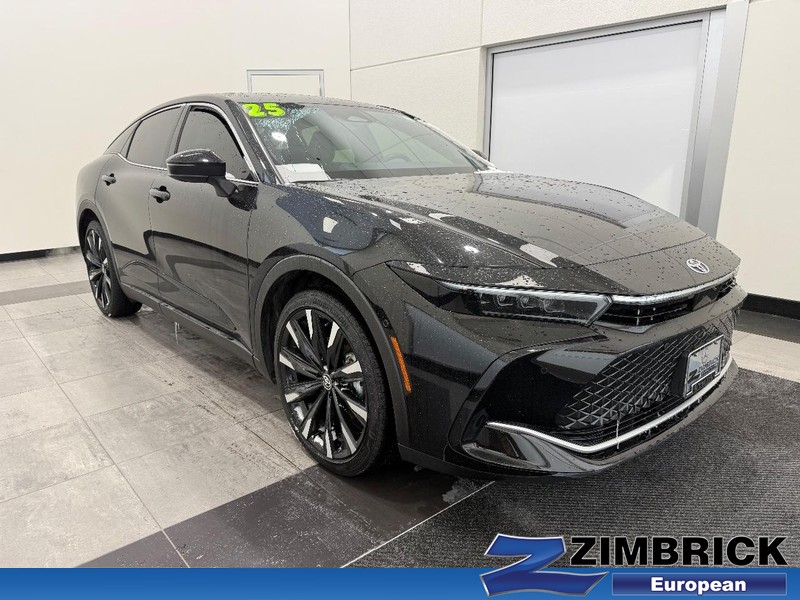 2025 Toyota Crown Platinum's photo